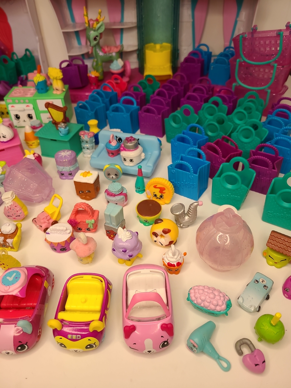 Large Shopkins Bundle Houses Cars & 120+ Figures - Picture 9 of 16